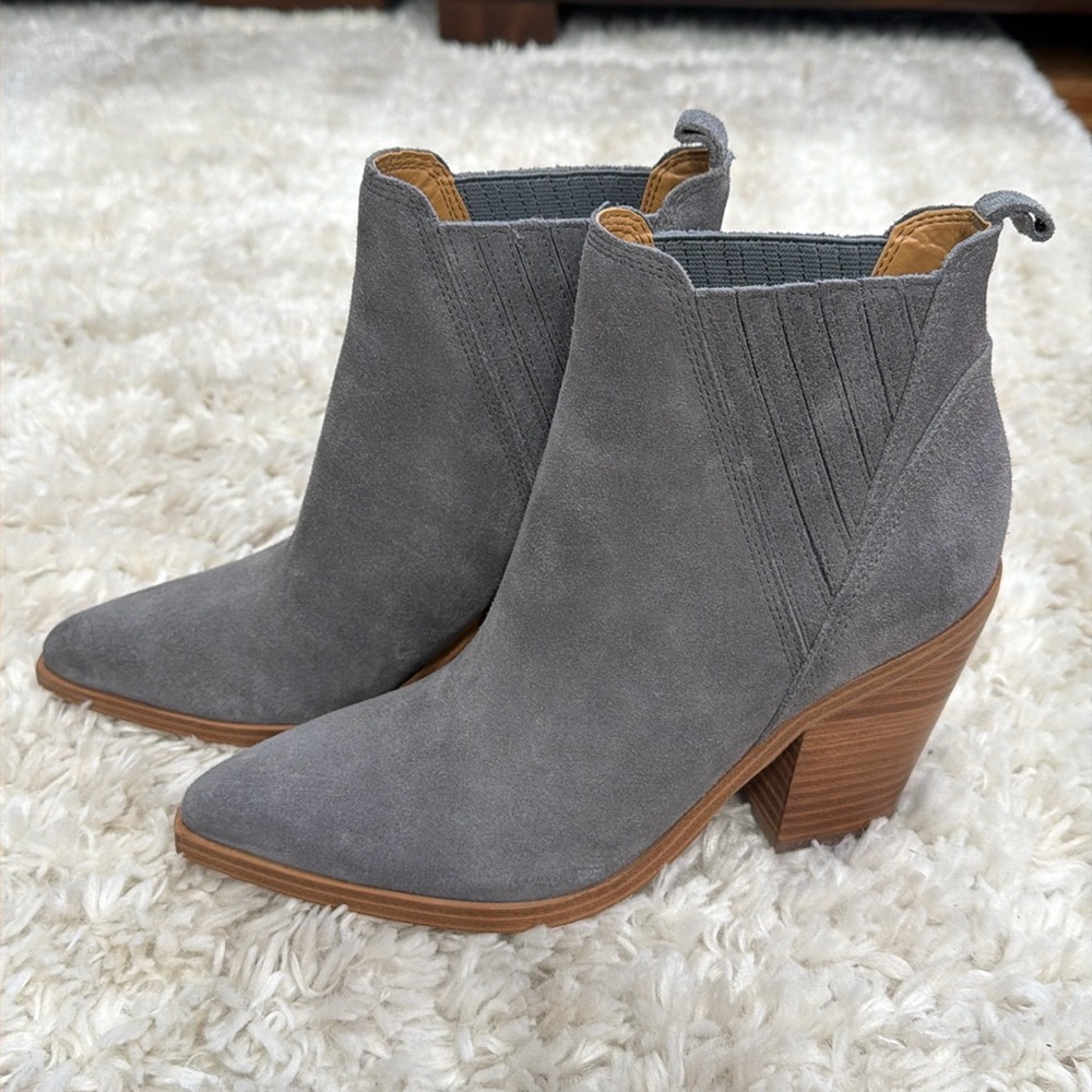NWT Marc Fisher Mlgardi Suede Booties Gray